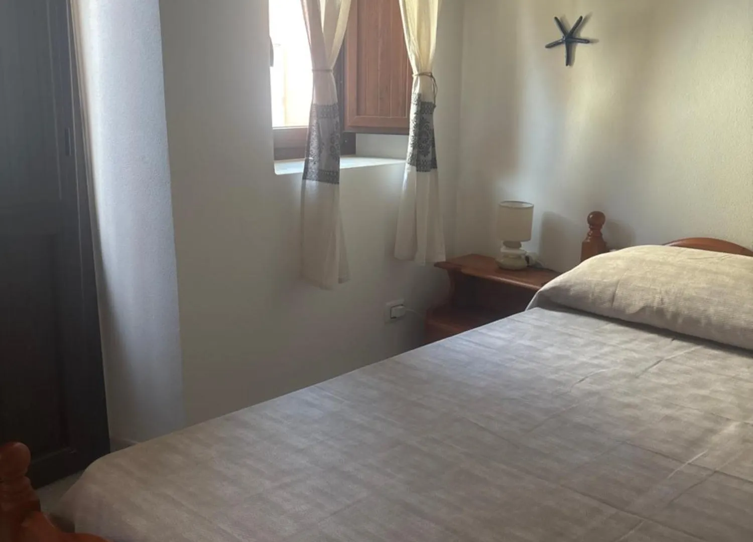 Domo Via Ozieri Apartamento Iglesias Quarto em Acomodações Particulares